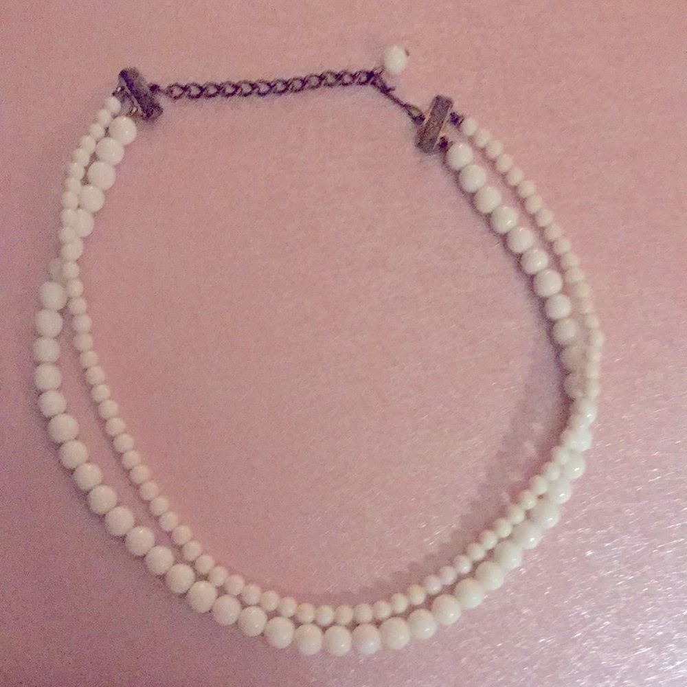 Small checker vintage, white beads